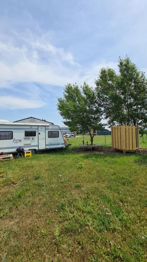 Hotel Louise'S Camper Neusiedl an der Zaya Exterior foto